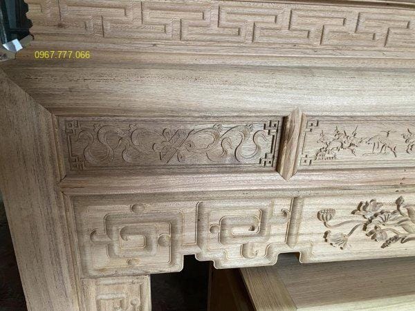 Bàn thờ triện sen đục nền