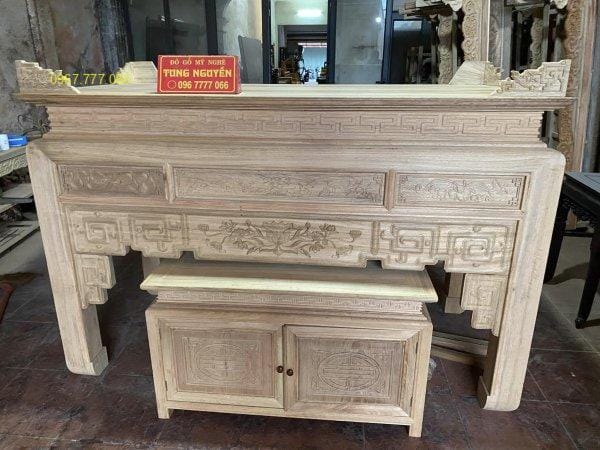 Bàn thờ triện sen đục nền